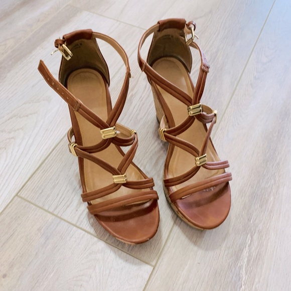 Report Kazan Wedge Sandals Size 6
